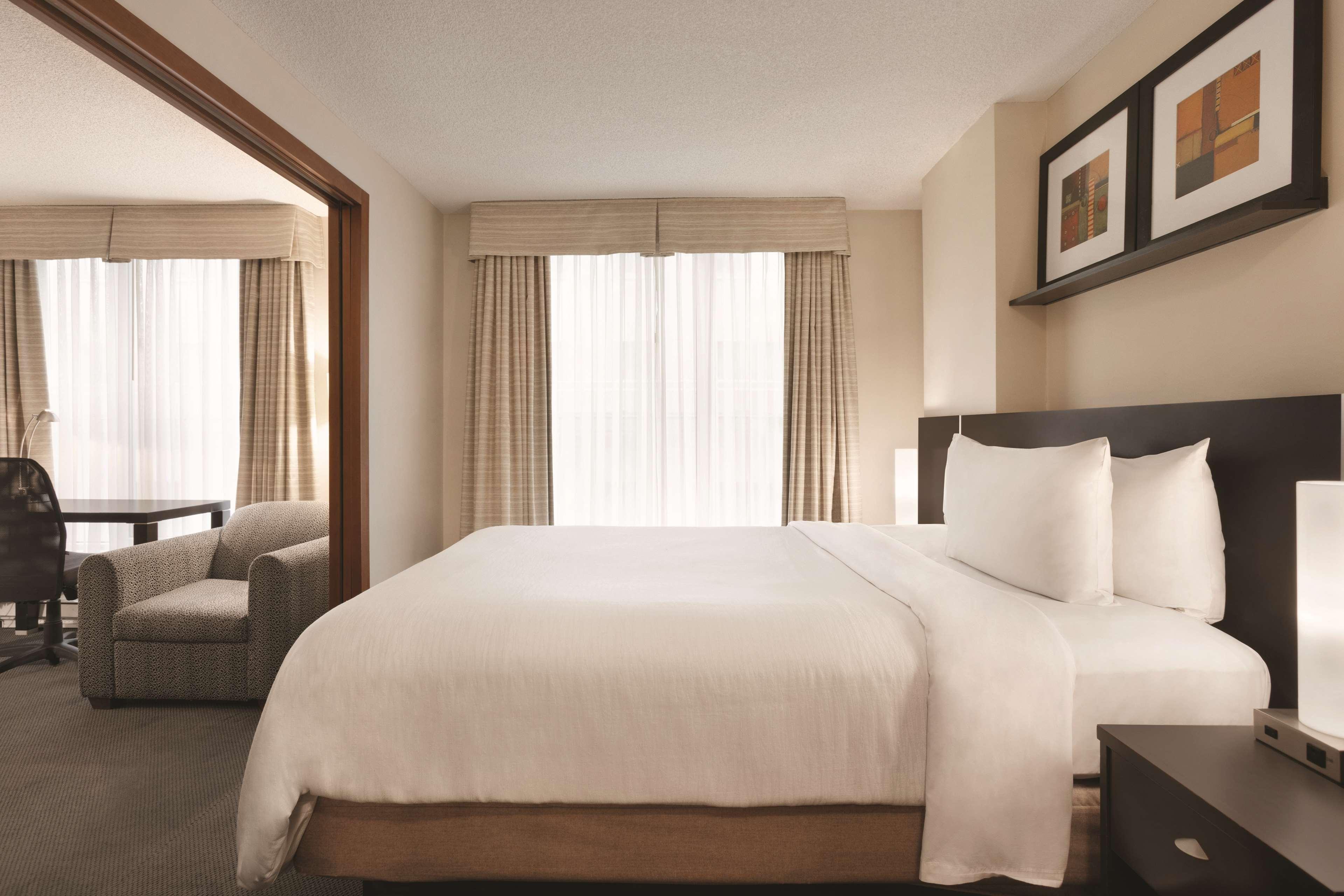 2 ROOMS, SUITE, KING BED, JETTED TUB