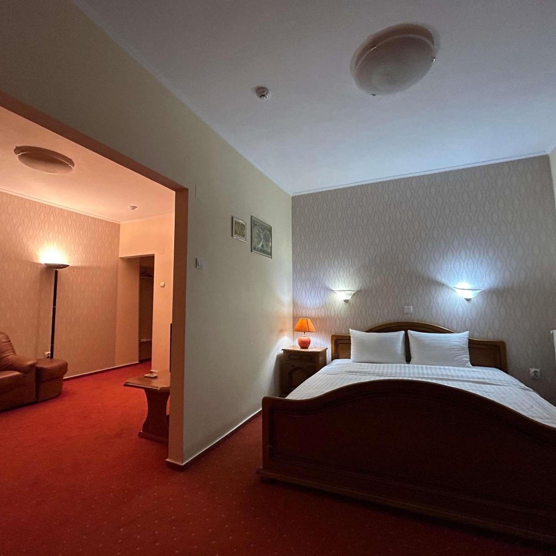 Suite, King Bed