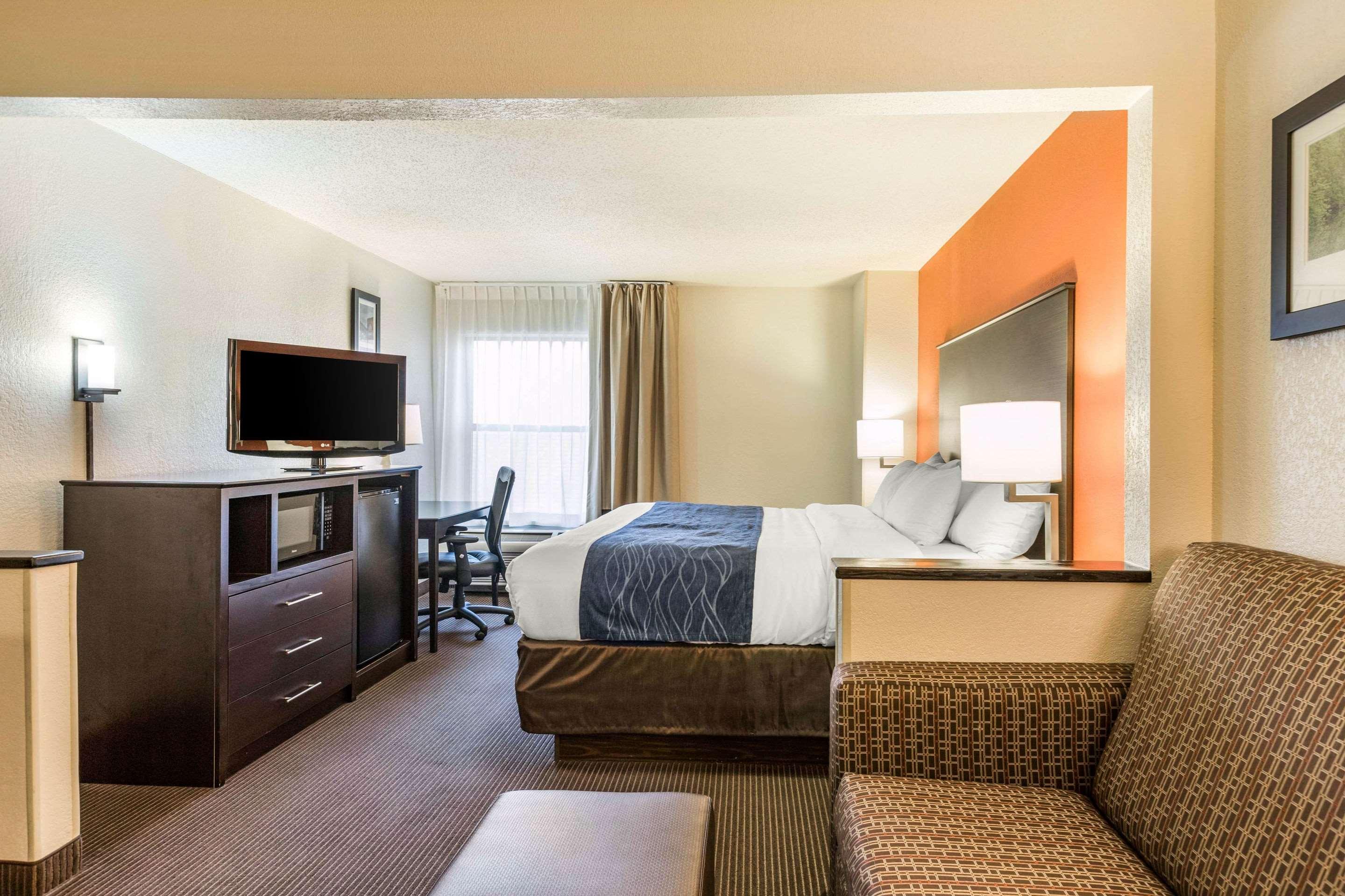 جناح بسرير كينج، Comfort Inn Wings Stadium 3/4