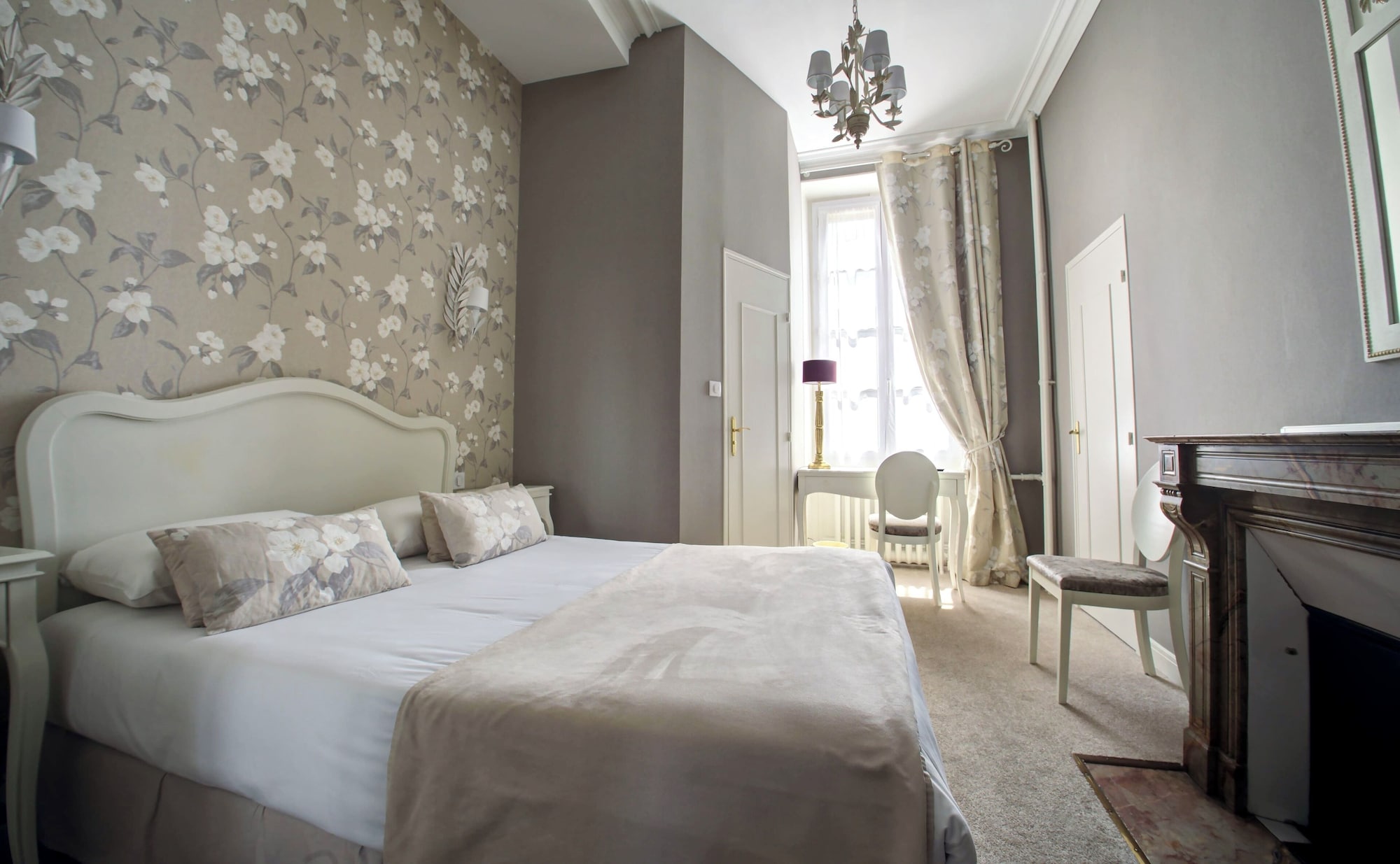 غرفة كلاسيكية بسرير مزدوج، Hotel Du Mail 8/10
