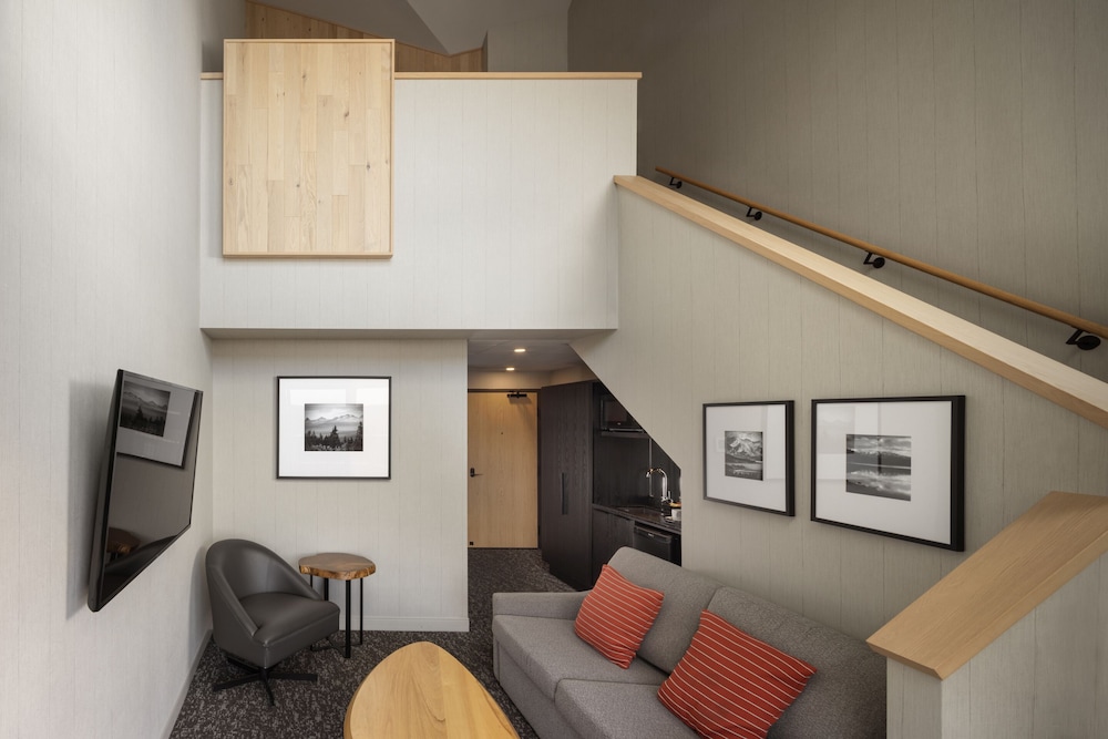 Peaks Hotel & Suites 35/50