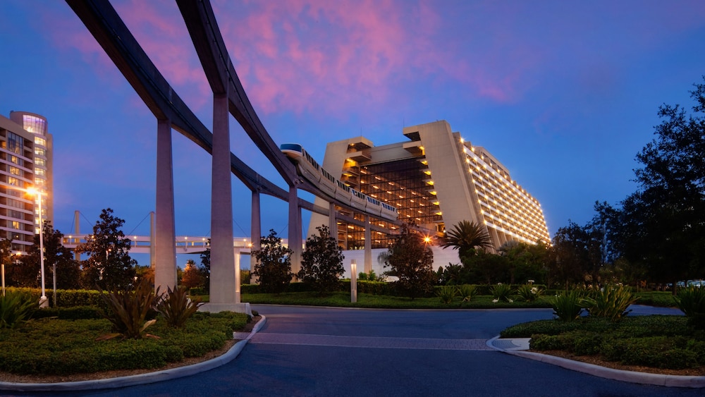 Disneys Contemporary Resort 41/50