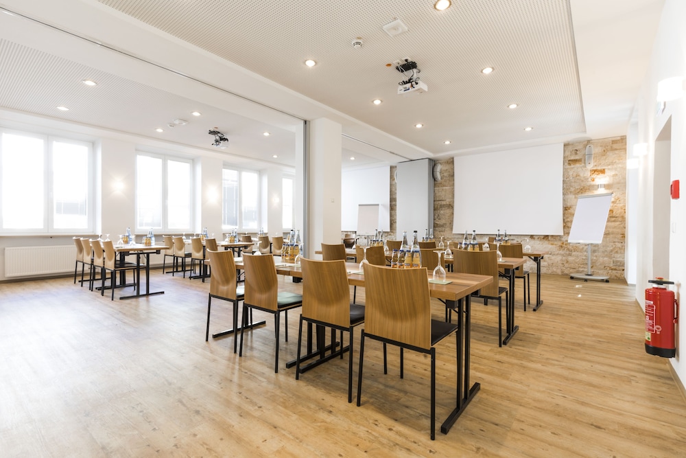 RiKu Hotel Neu-Ulm 33/42