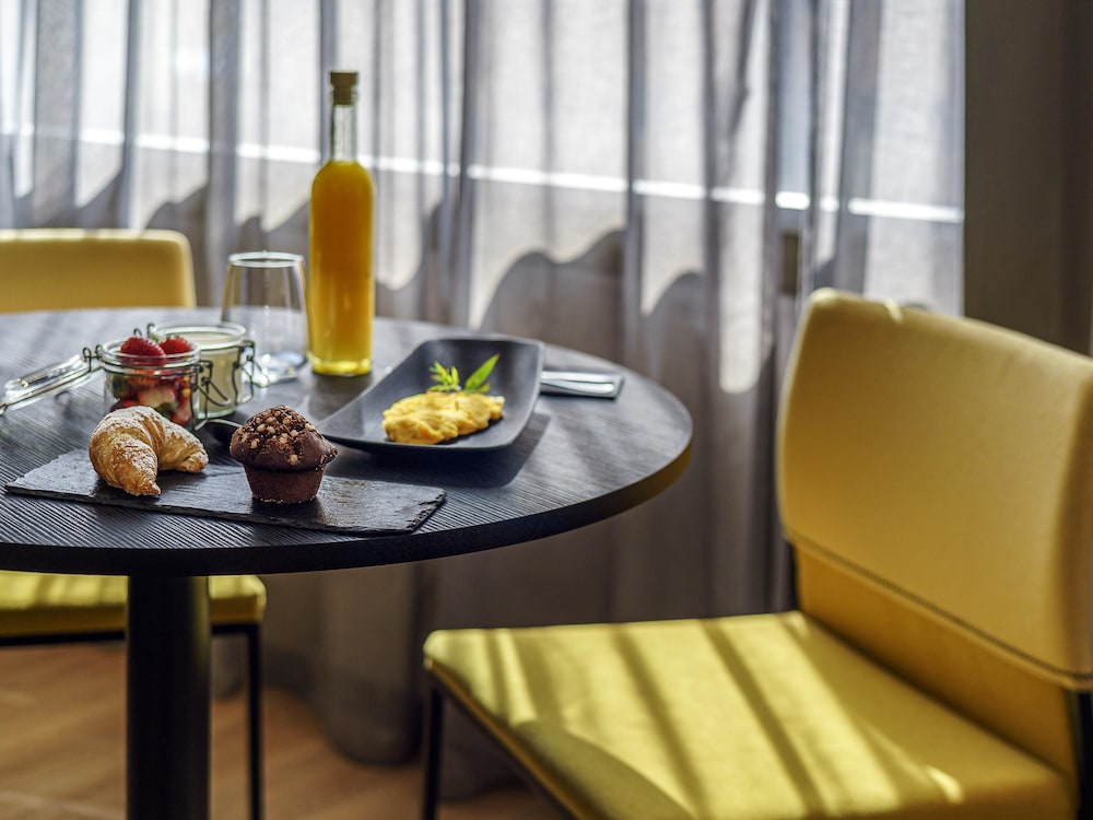 Pullman Santiago El Bosque 33/49