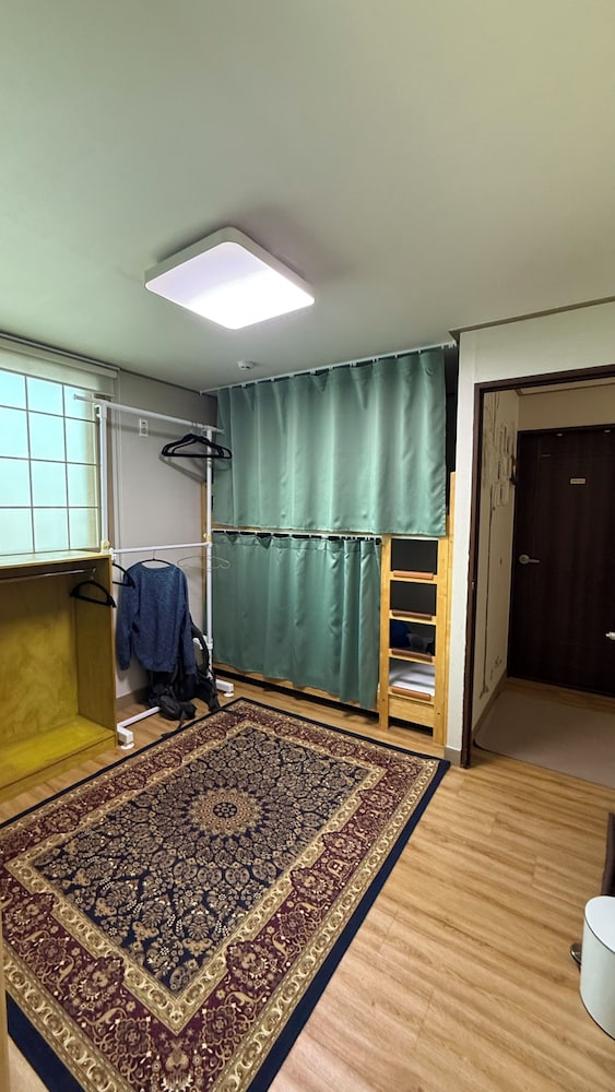 Ganderak Guesthouse - Hostel 24/50