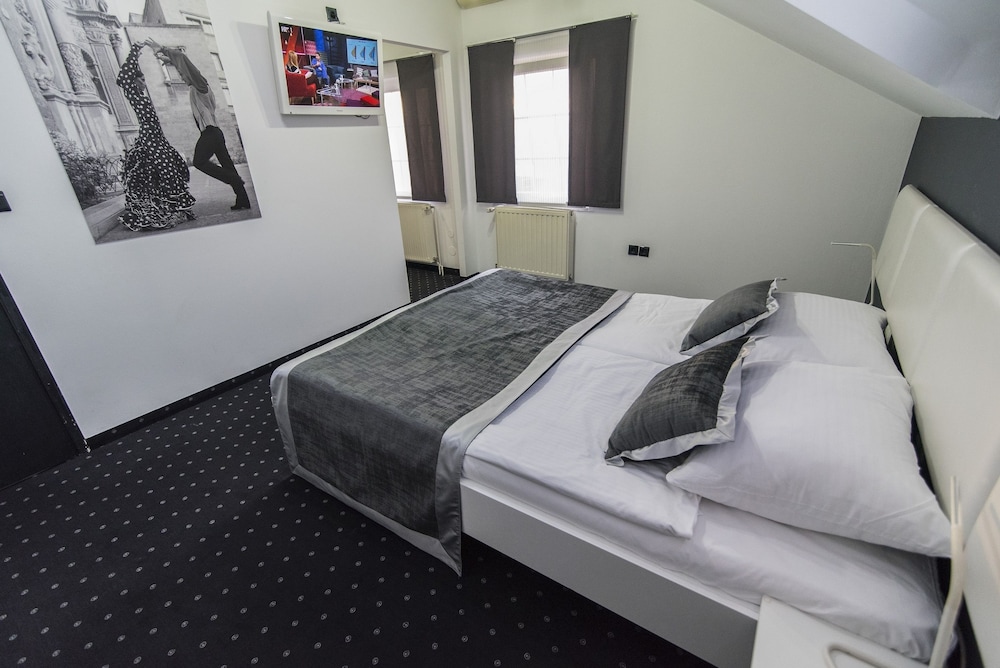 COMFORT, TRIPLE, 3 BEDS