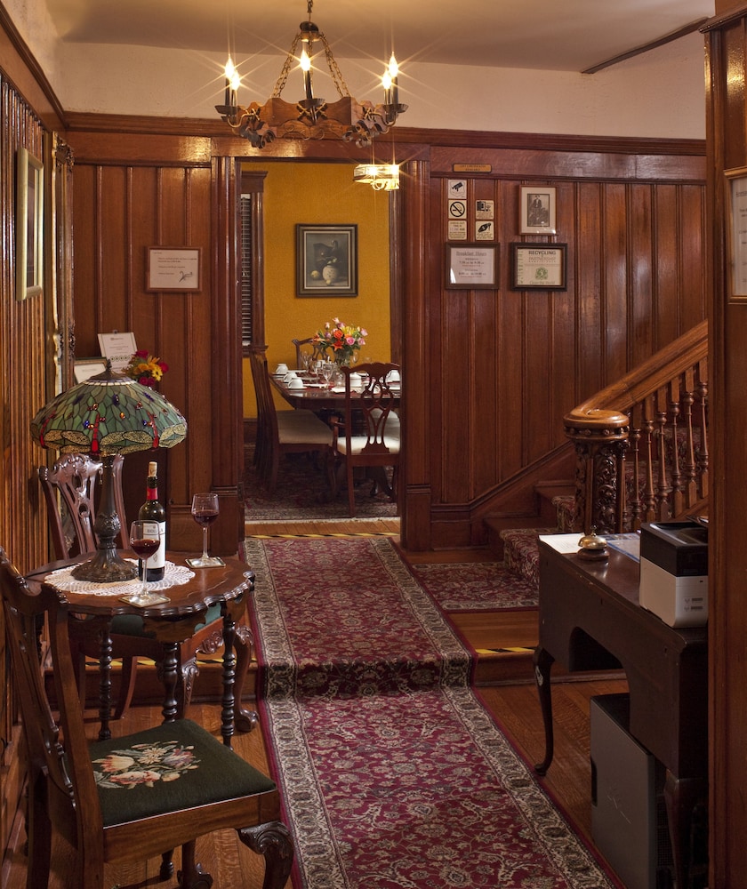 American Guest House 37/50