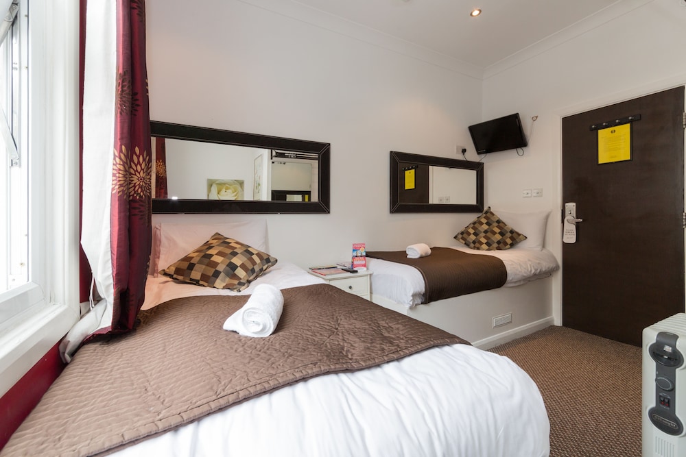 Chester Hotel Victoria 8/65