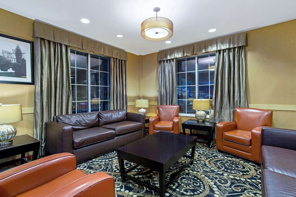 Hampton Inn Manchester Downtown, NH 25/39