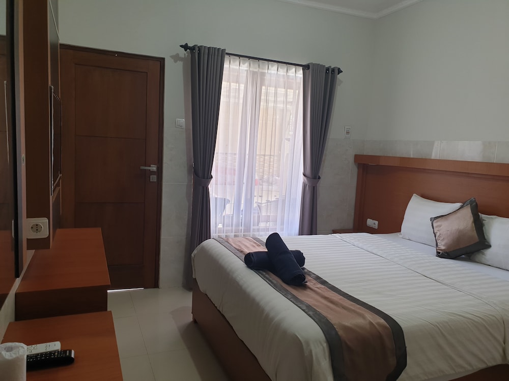 DELUXE, QUEEN BED