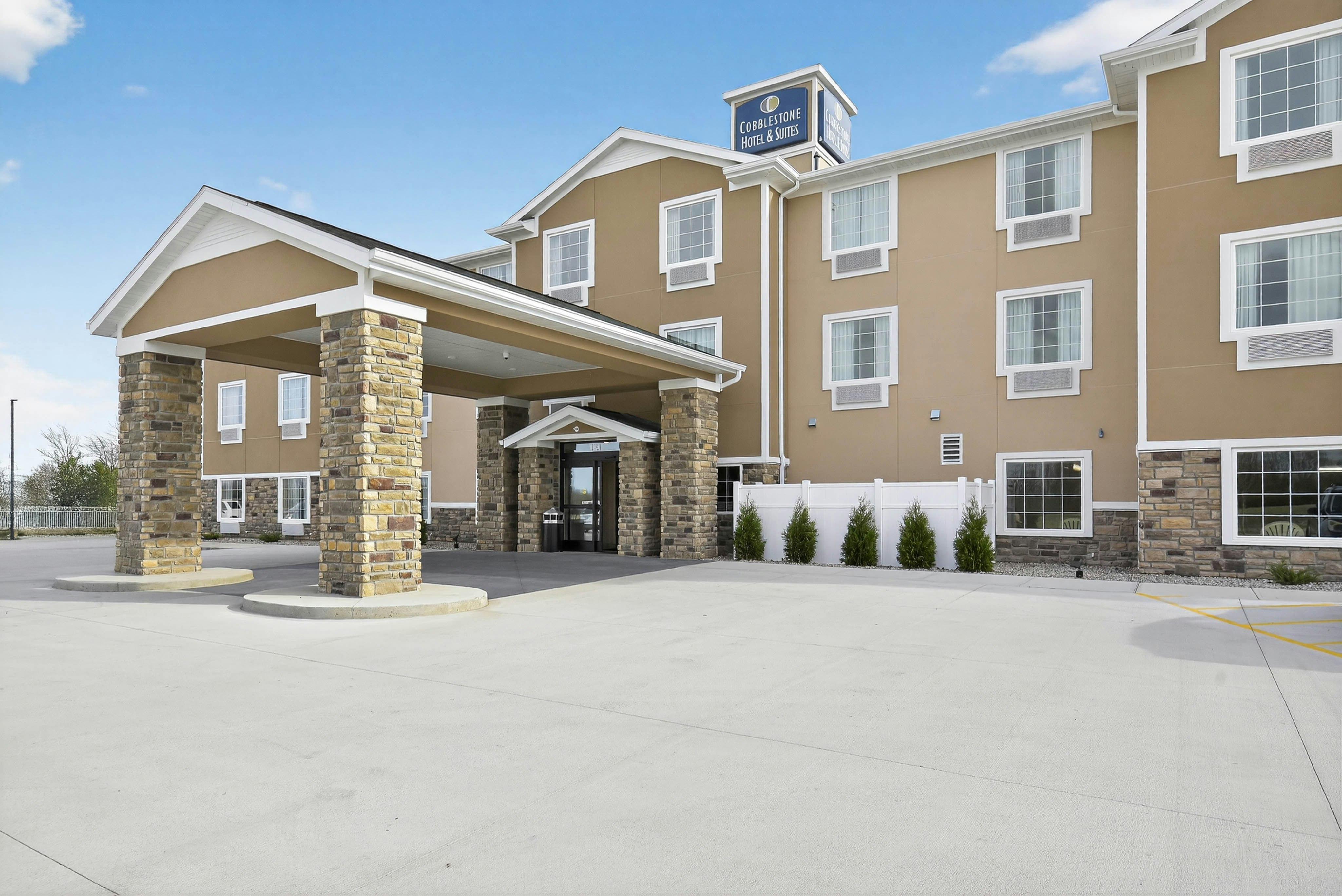Cobblestone Hotel & Suites - Eaton, OH 44/50
