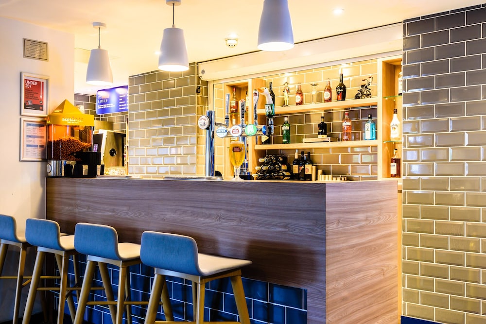 Holiday Inn Express Portsmouth Gunwharf Quays 14/56