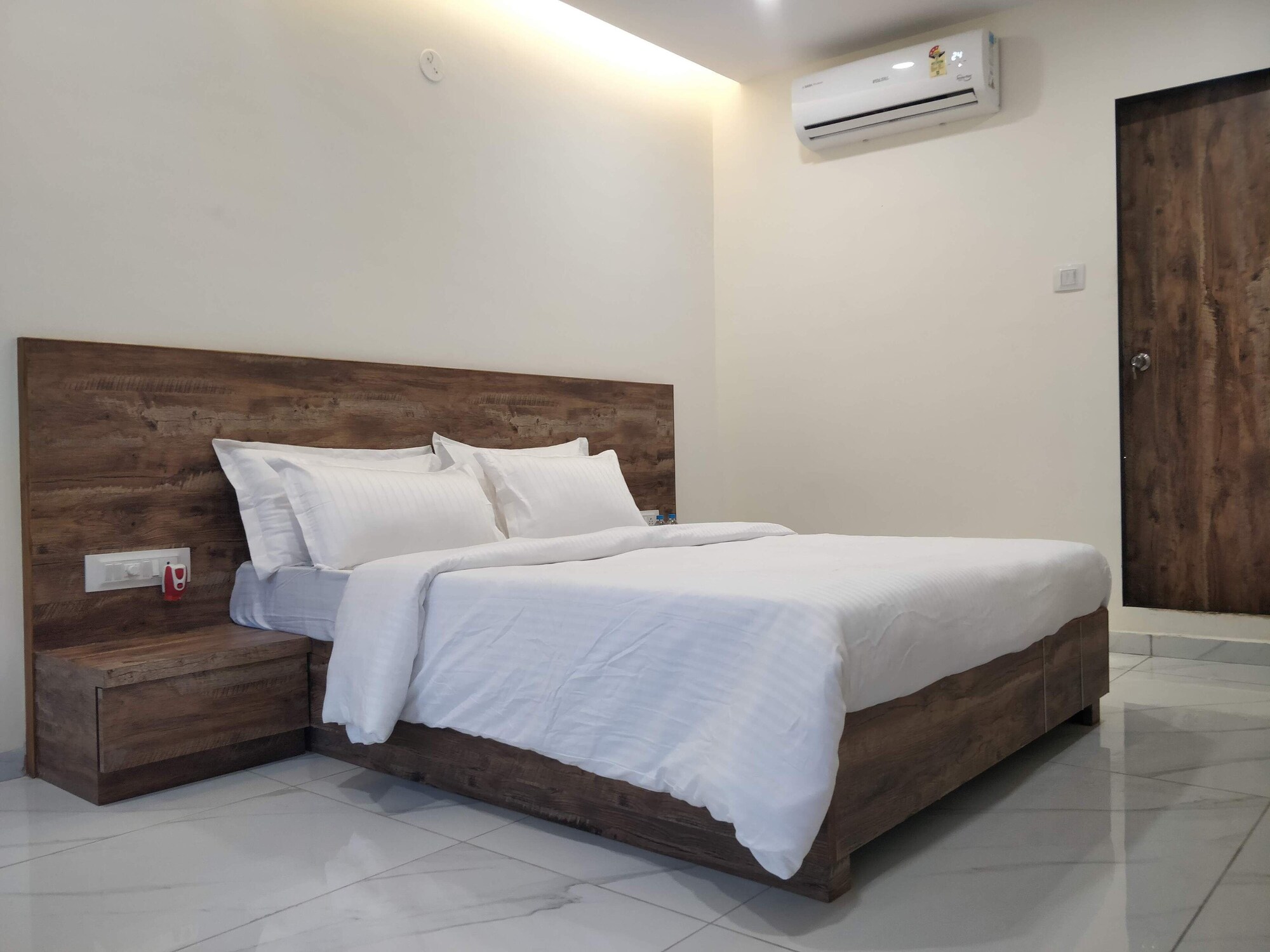 غرفة ديلوكس بسرير كوين بإطلالة على المسبح، Pushp Vatika Resort & Lawns 4/7