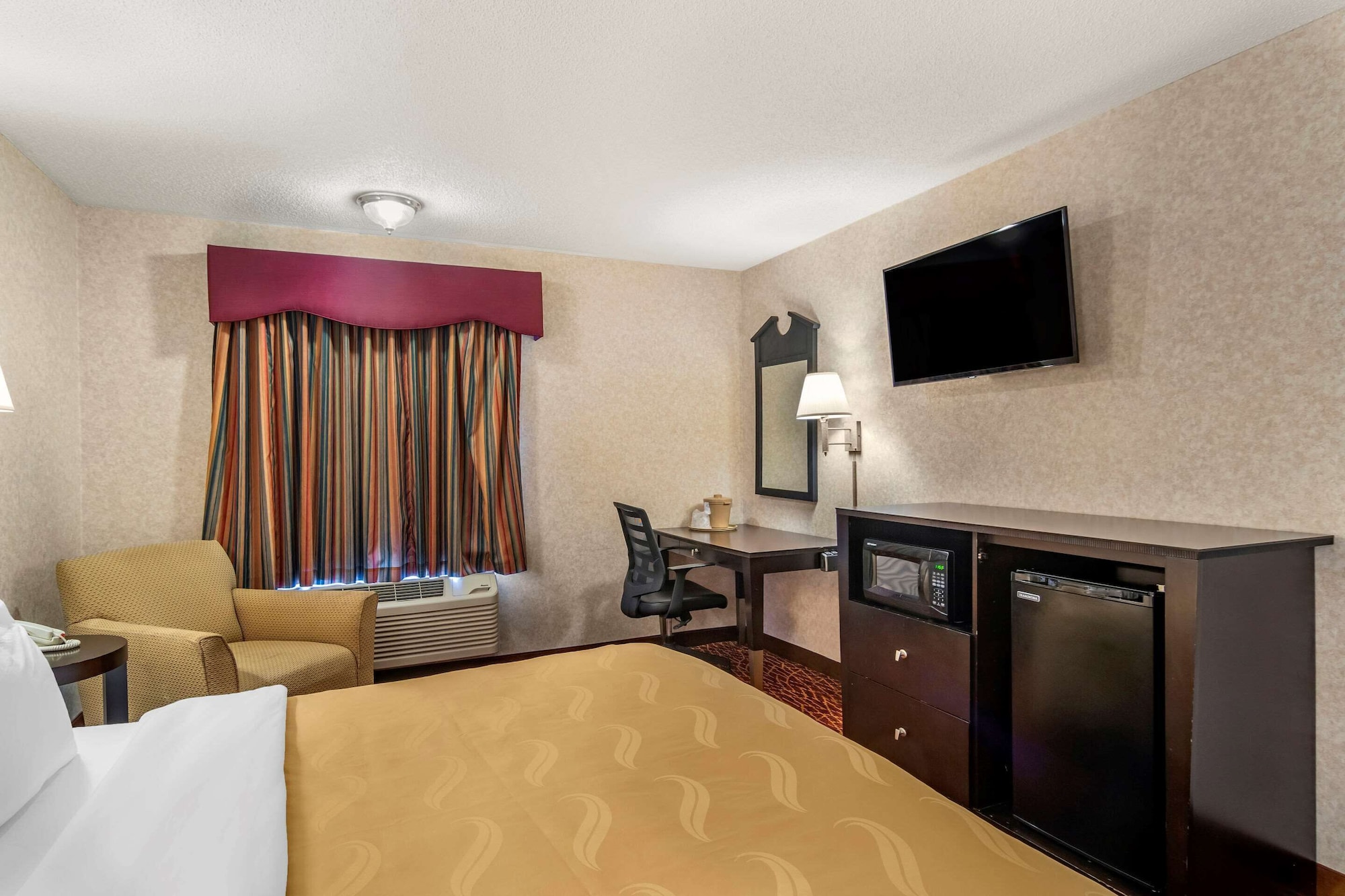 ROOM, KING BED, SMOKING