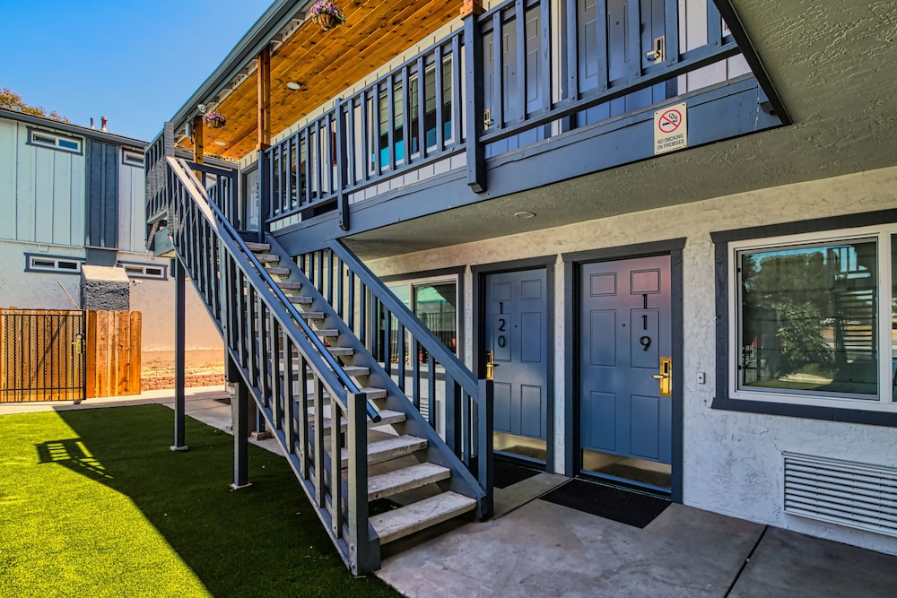 Ramona Valley Inn 52/61