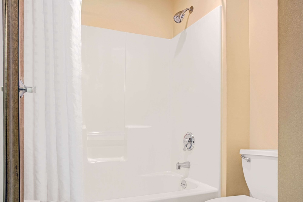 Comfort Inn I45 South Conroe, TX 18/35