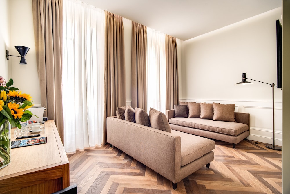 DBH Duomo Boutique Hotel Lake Como 12/23