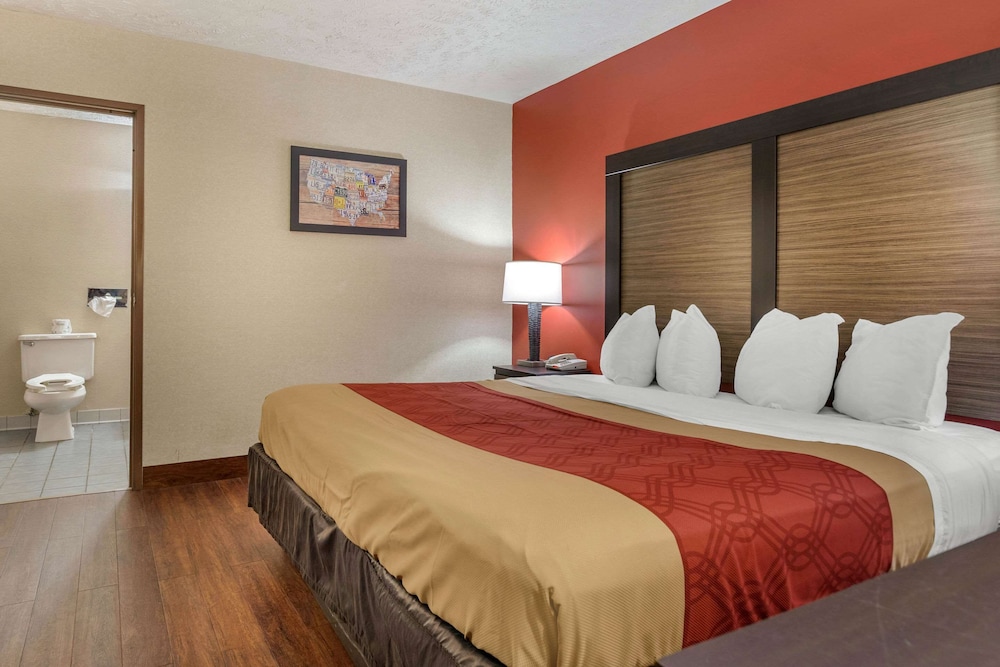 Econo Lodge Traverse City South 10/31