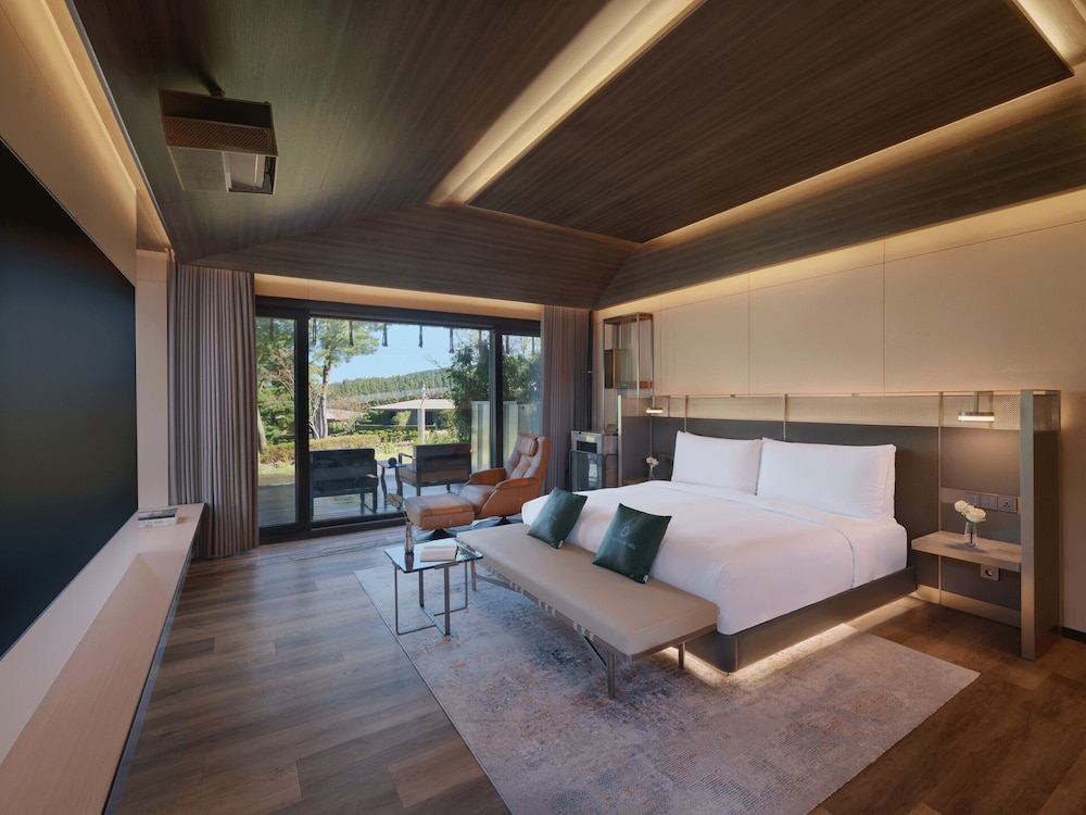 Forest, King Bed, New Wing