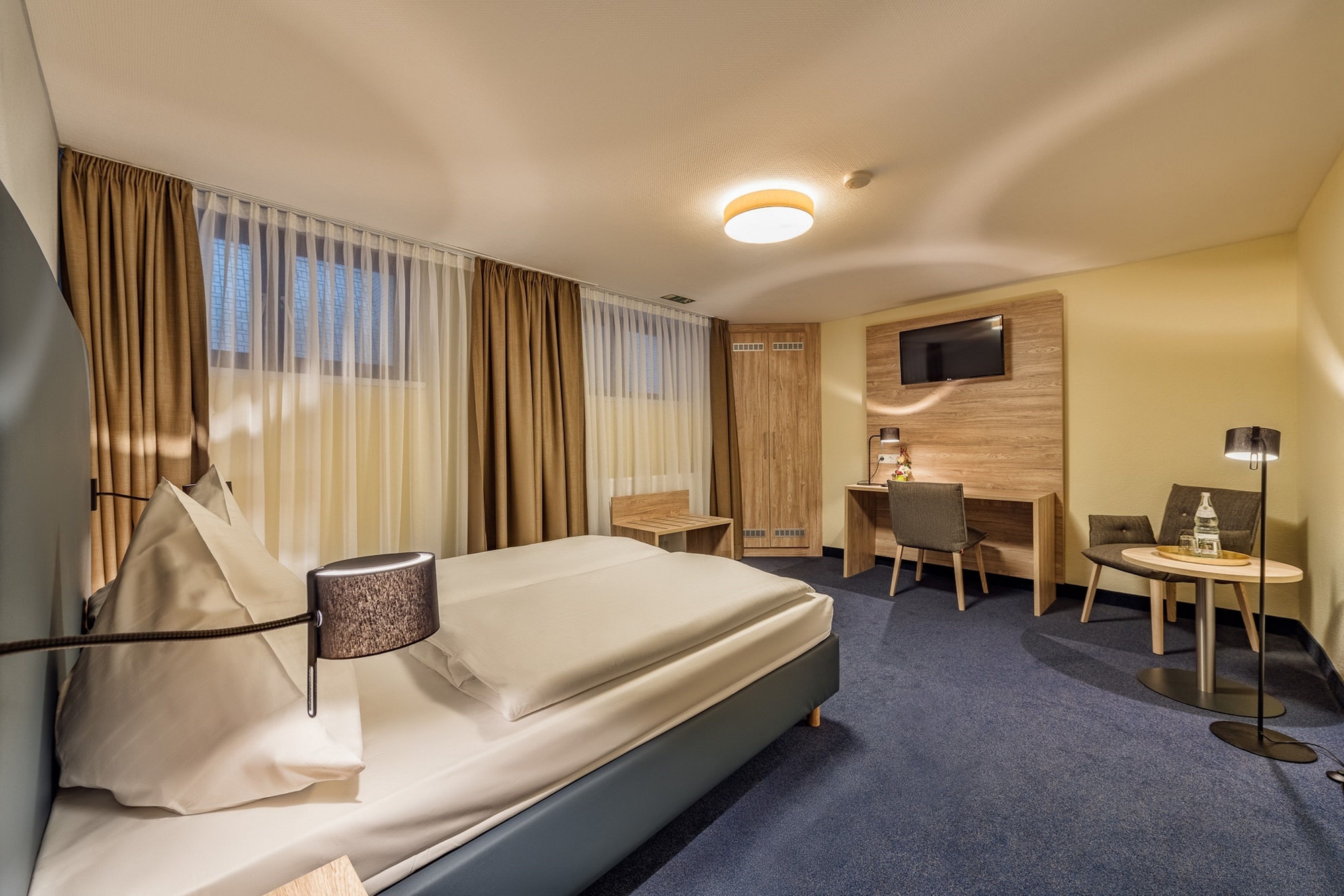 SEMI BASEMENT, ECONOMY, DOUBLE BED