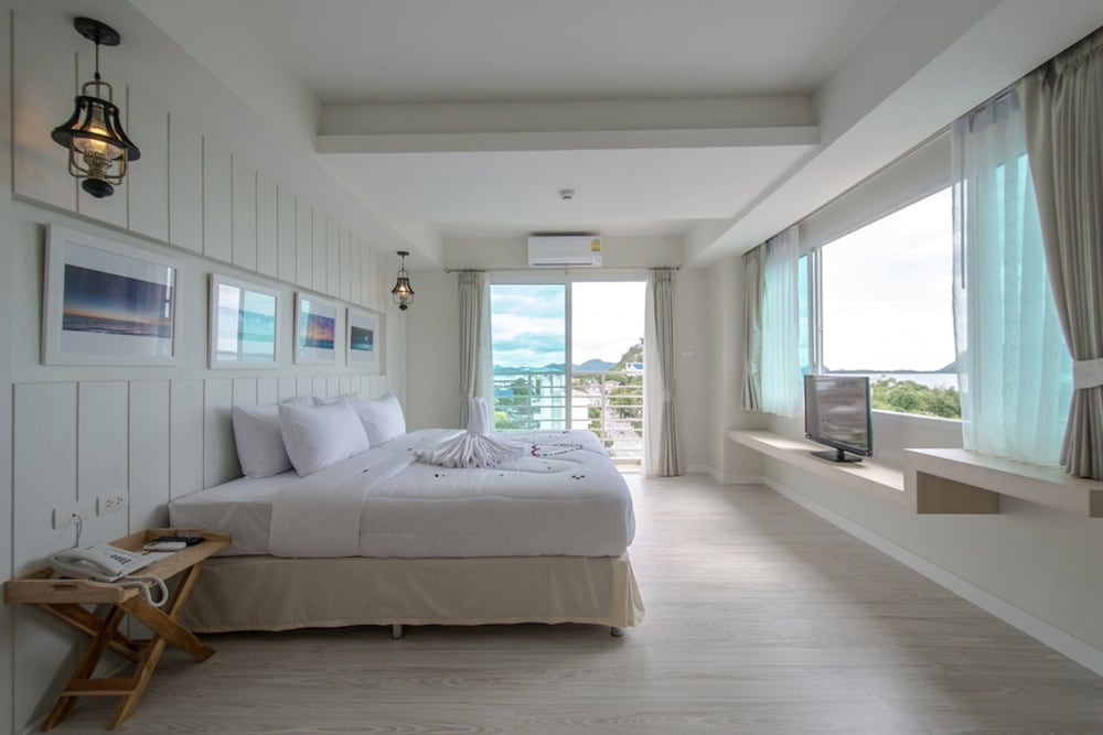 Prachuap Grand Hotel 10/43