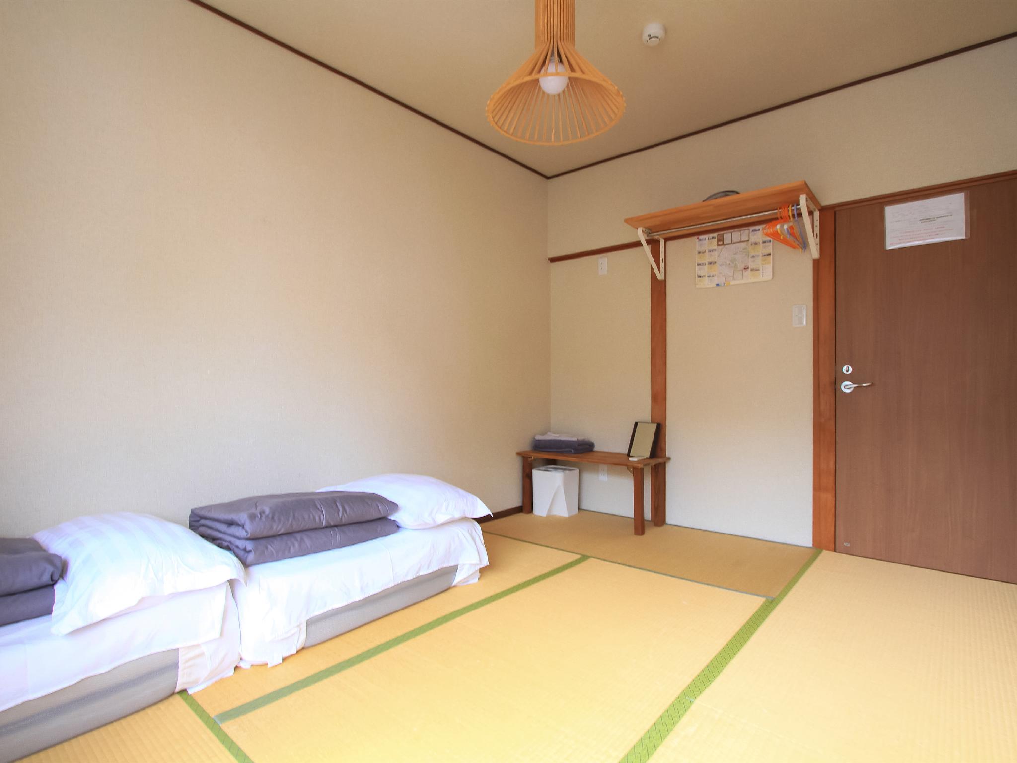 Private, 3 Futon Beds, Shared Bathroom