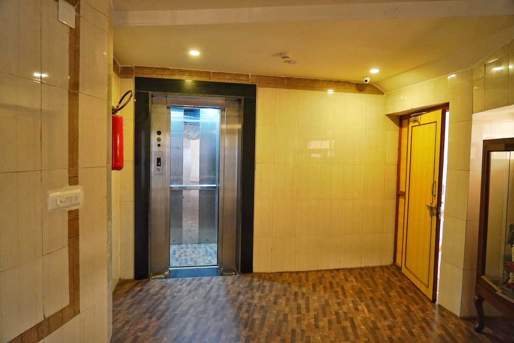 OYO Flagship 36844 Riverfront 25/31