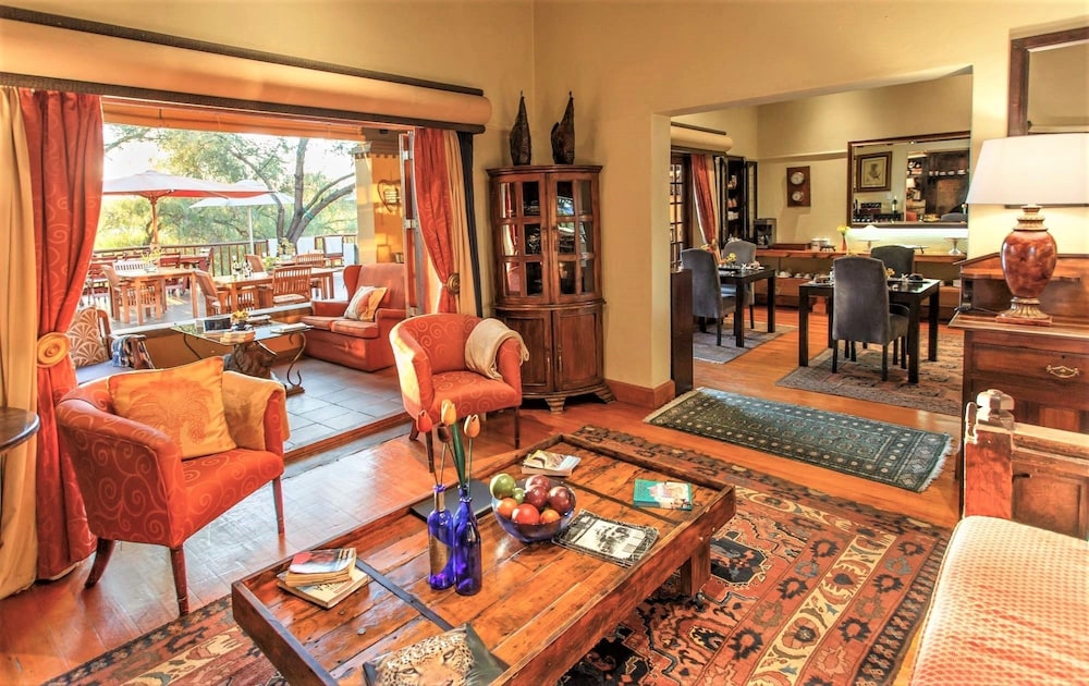 Riverside Lodge 32/50