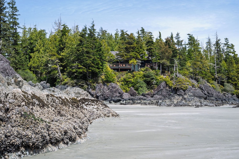Middle Beach Lodge 64/68