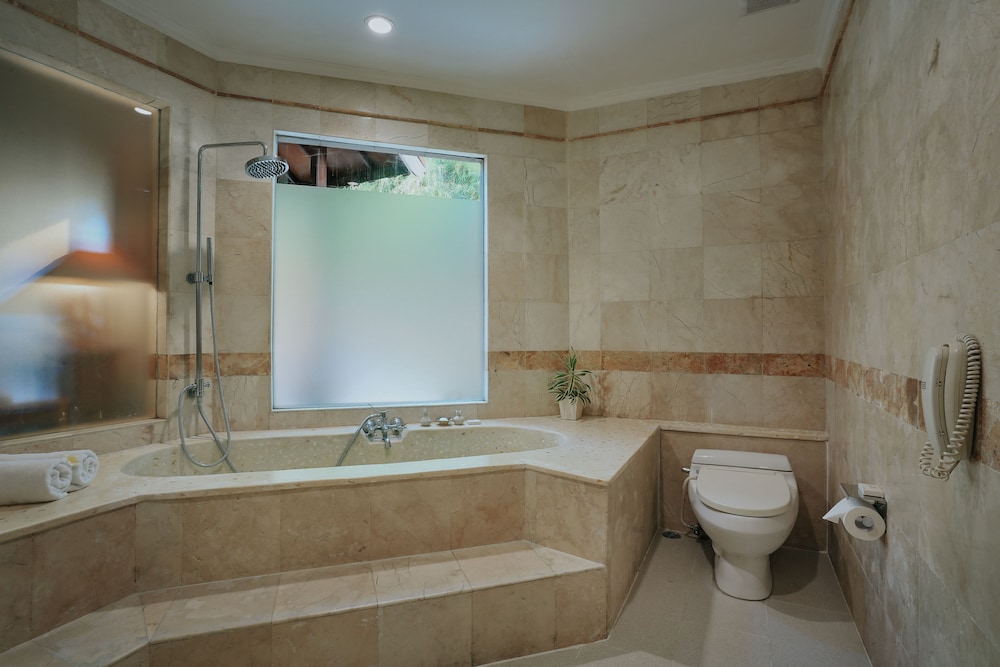 Parigata Villas Resort 38/40