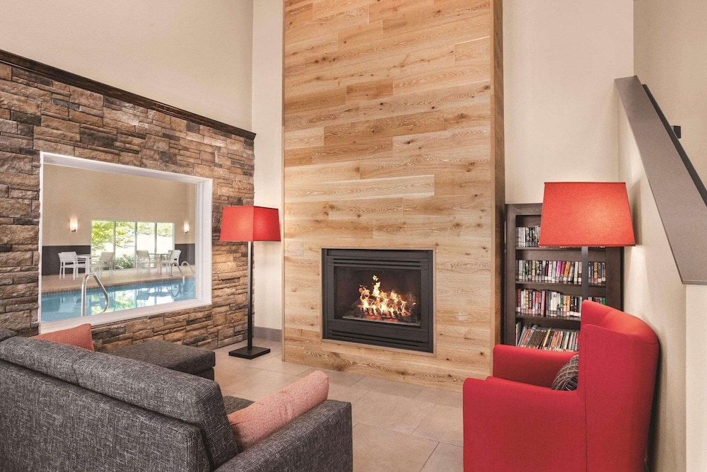 Country Inn & Suites by Radisson, Buffalo, MN 27/37