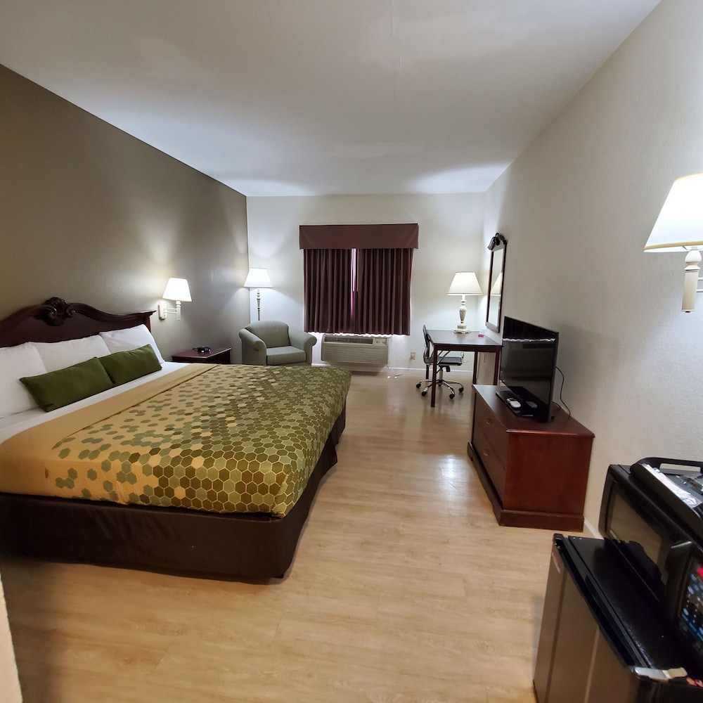 Econo Lodge Weatherford 11/33