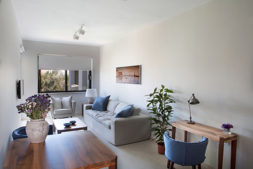 Aethrion Boutique Homes 28/50