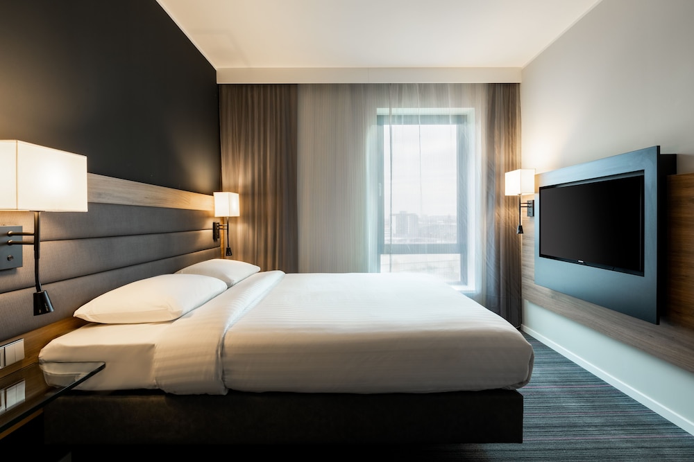 MOXY LONDON HEATHROW AIRPORT 7/39