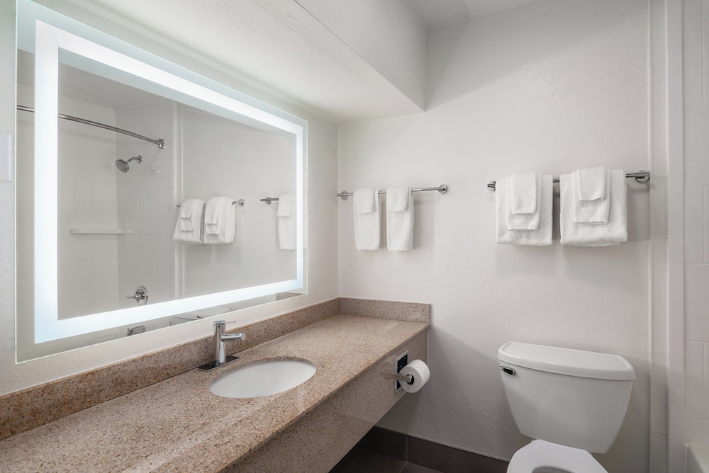 Garner Hotel Wytheville East by IHG 56/57