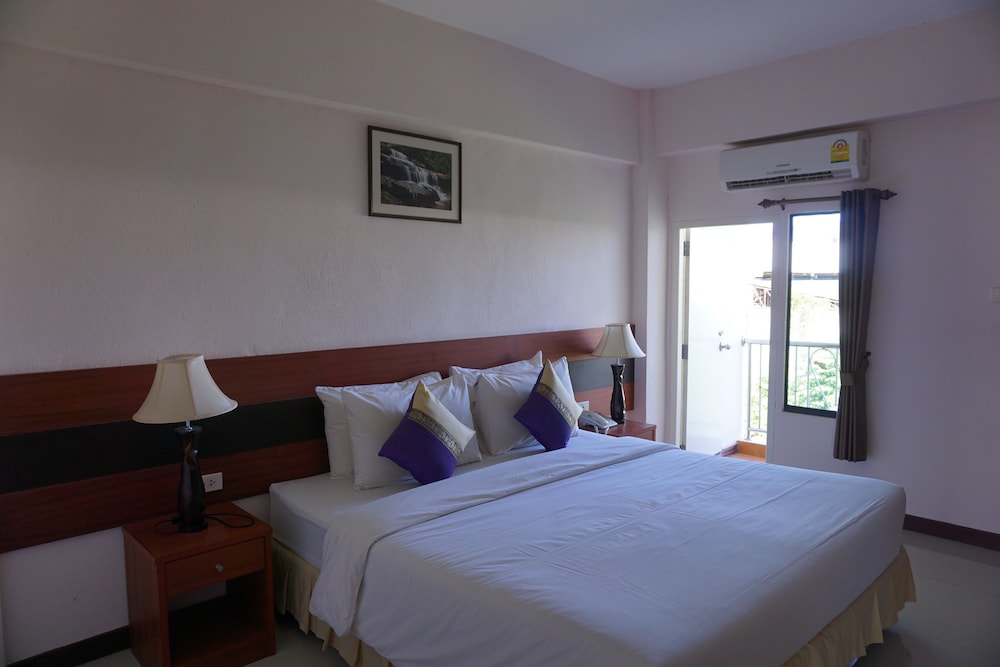 Kirimathani Hotel 8/38