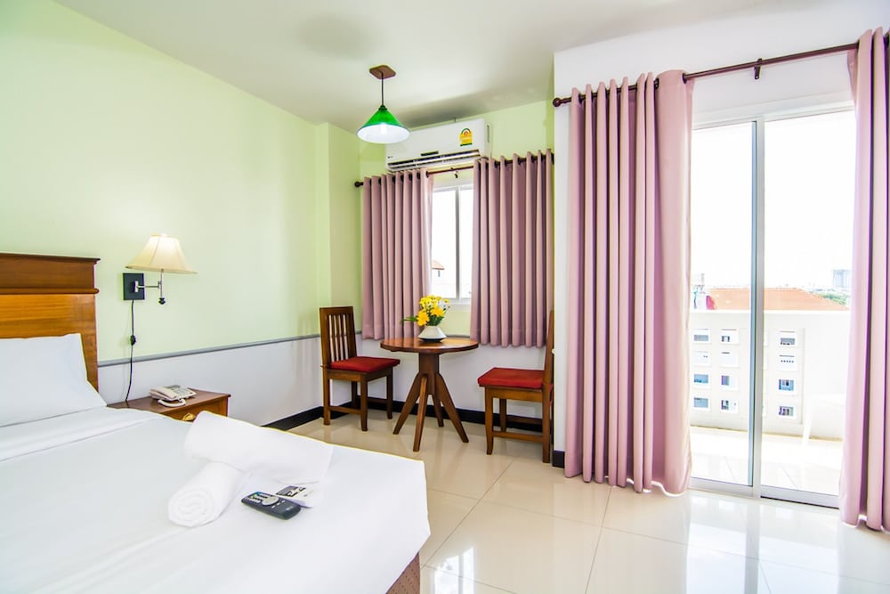 Sutus Court 1 32/66