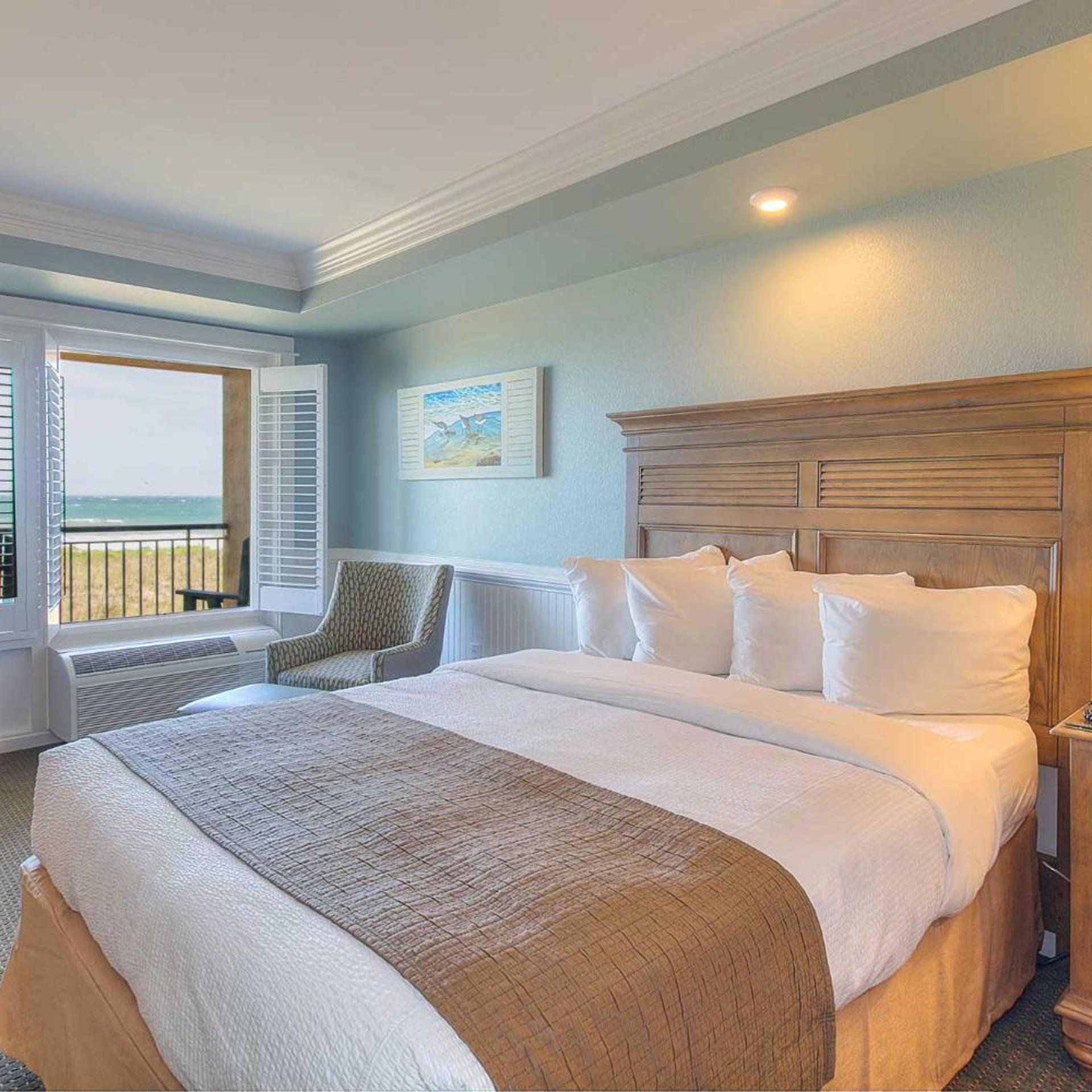 Tower, King Bed, Dune View