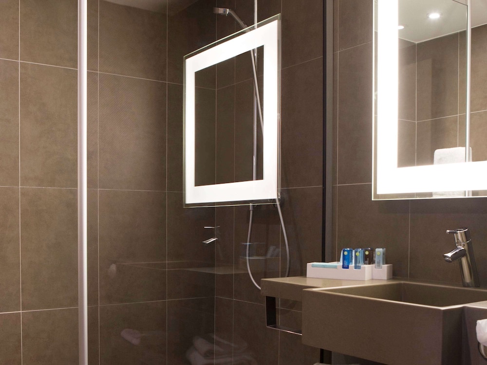 NOVOTEL MASSY PALAISEAU 33/80