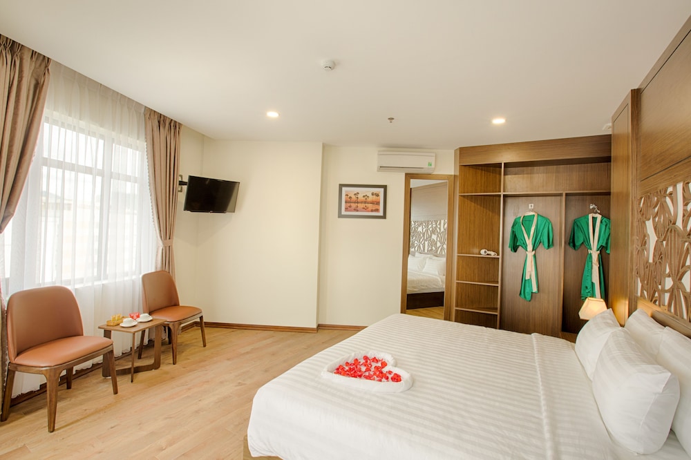 Central Hotel & Spa 33/67