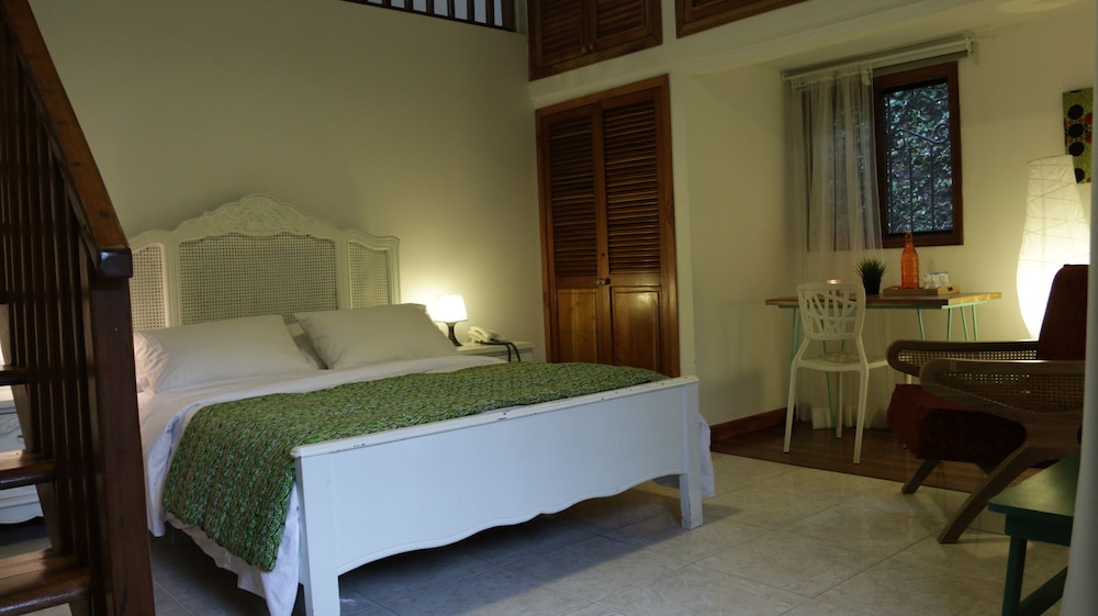 Nazu House Bed Breakfast 11/69