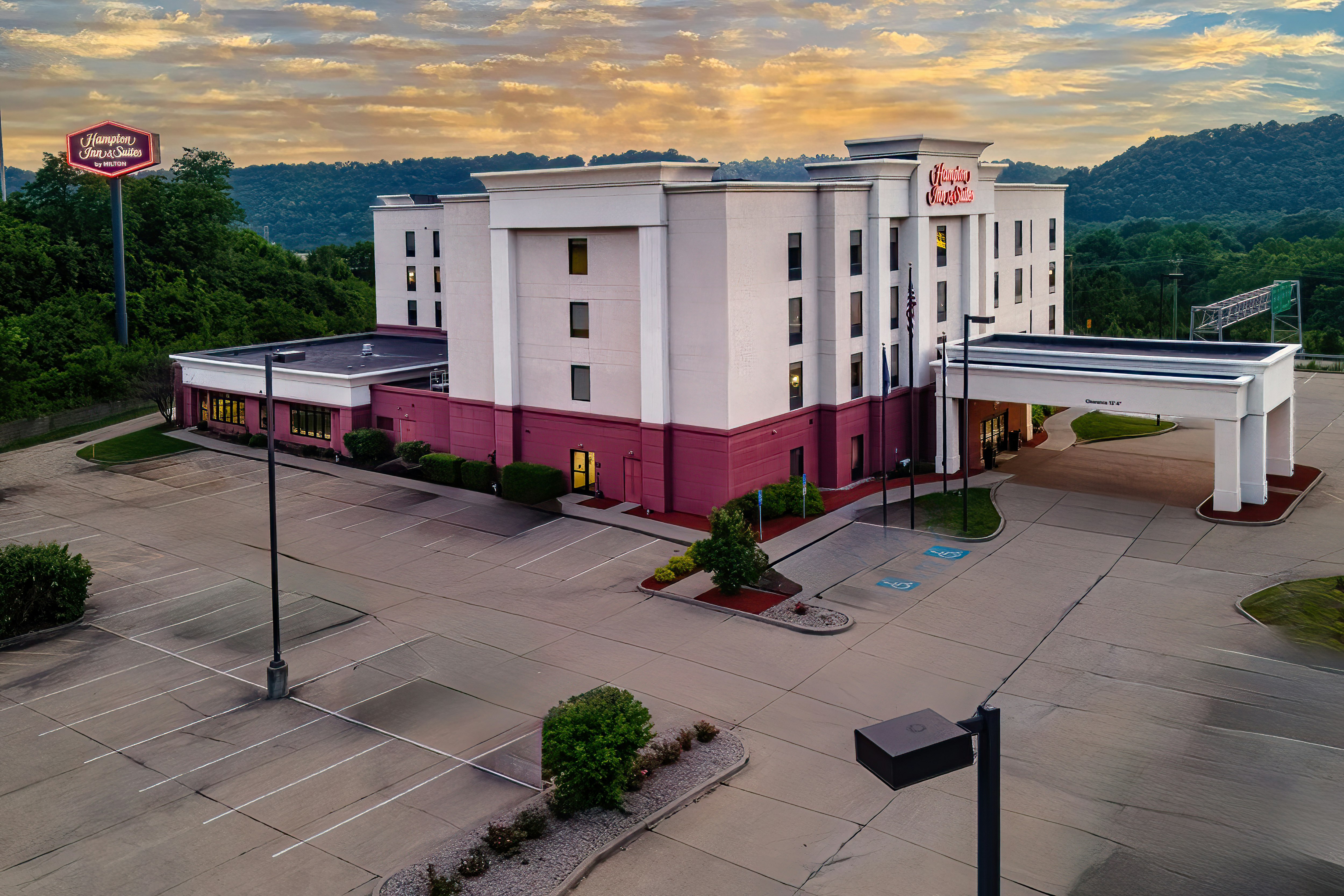 Hampton Inn Suites Wilder 2/36