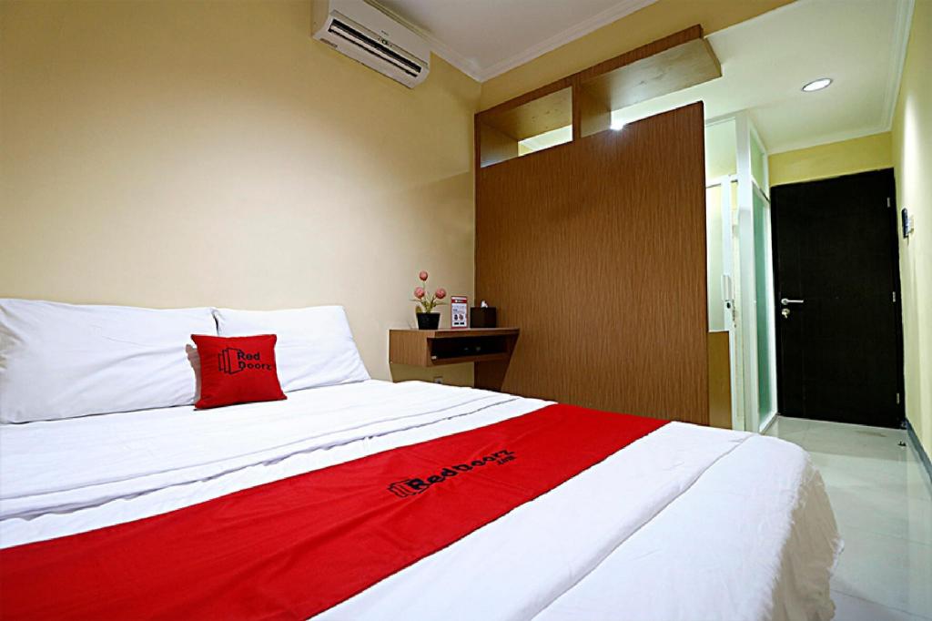 Reddoorz Near Itc Cempaka Mas 17/54