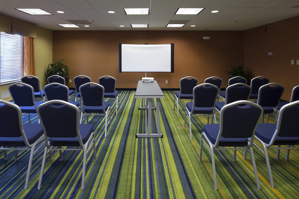Fairfield Inn Suites Charleston Airport Convention Center 38/45