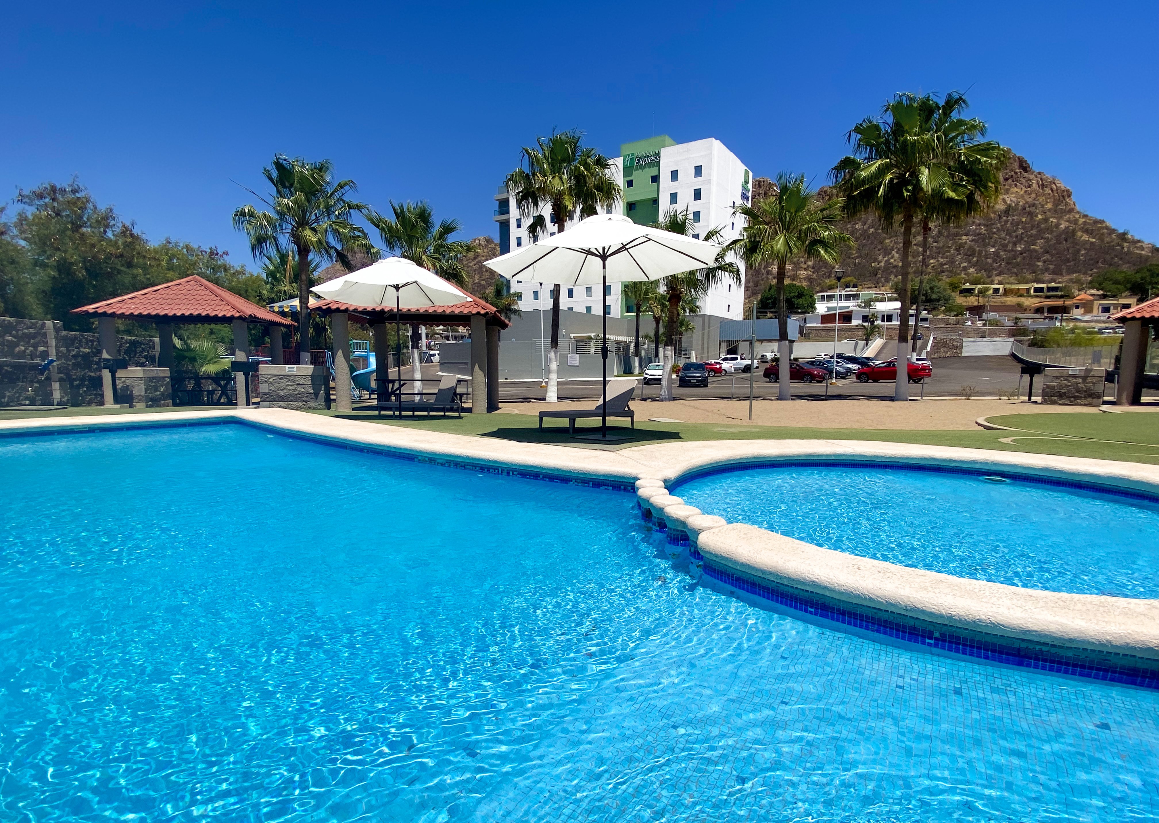 Holiday Inn Express Guaymas 34/37