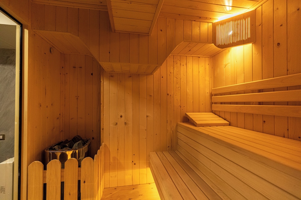 Ames Hotel & Spa 33/56
