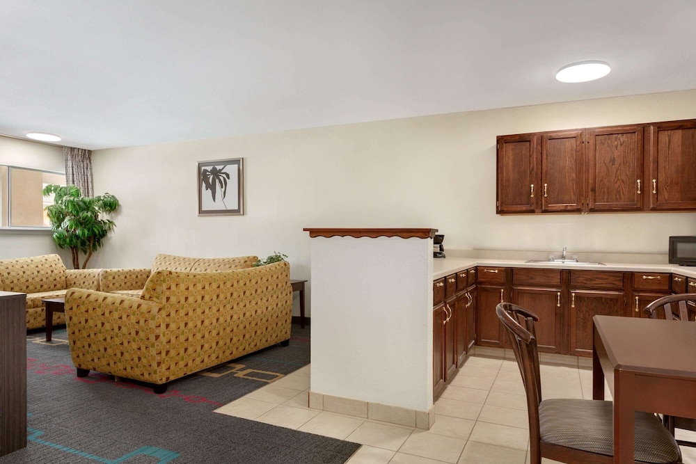 Days Inn by Wyndham Lawton 38/47