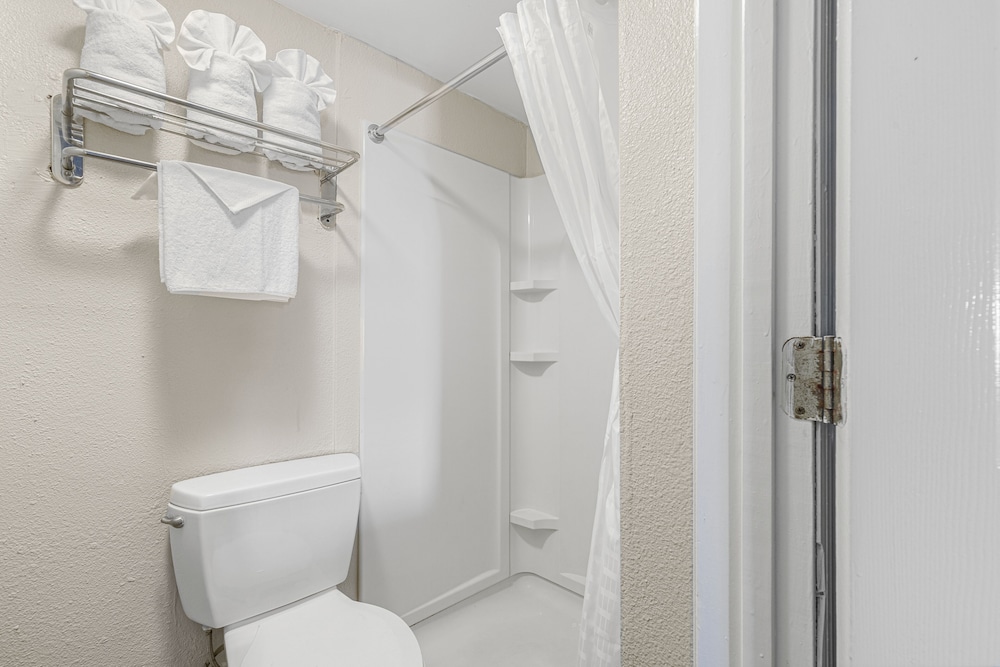 Ocean Crest Inn and Suites 49/51