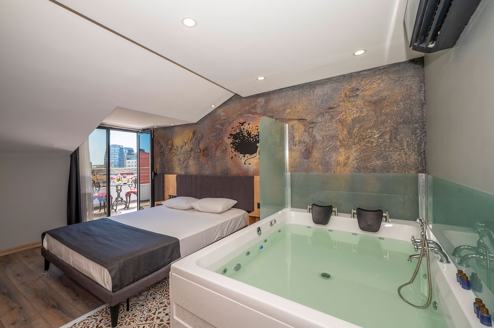 Grand Palace Hotel 25/50