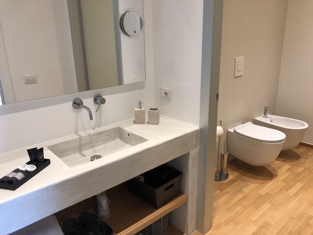 200 Rooms And Terrace 10/54